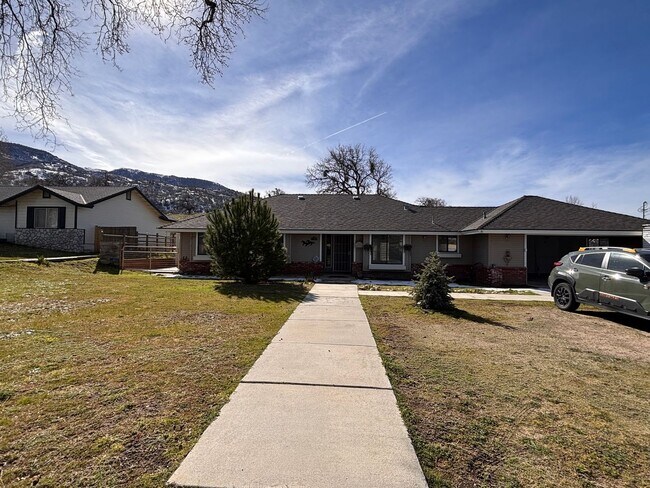 Foto del edificio - Beautiful Stallion Springs Home With A View!