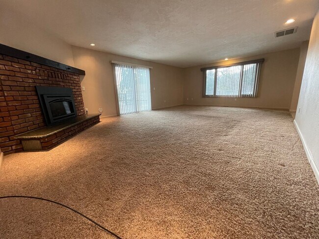 Foto del edificio - 3 Bedroom Home in White Salmon For Rent