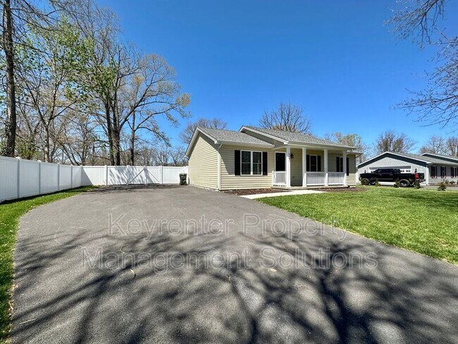 Building Photo - 2991 Lyndhurst Rd