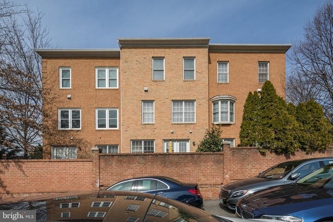 Building Photo - 1122 N Vernon St