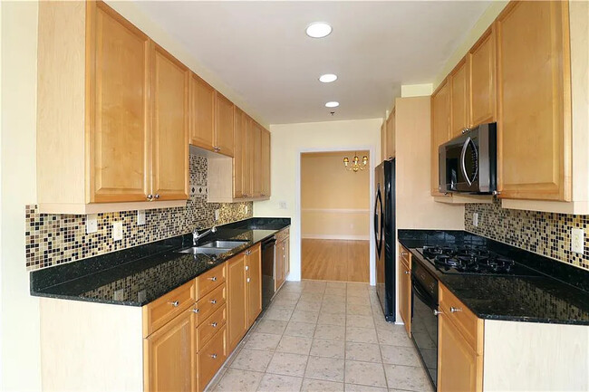 Kitchen - 1735 Peachtree St NE