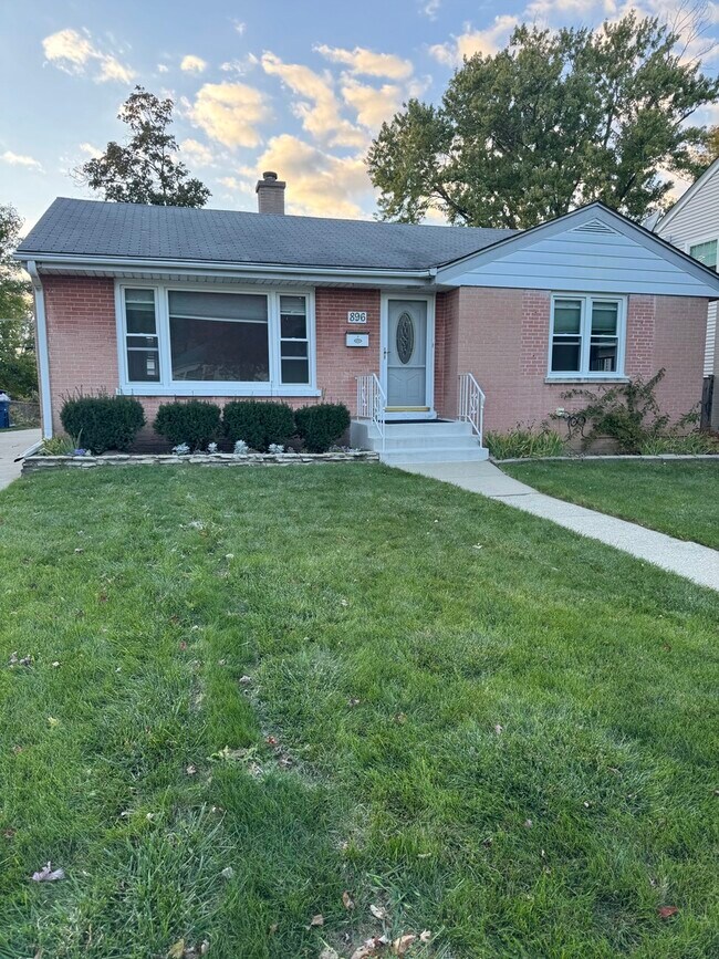 Building Photo - 896 Webster Ln Building Photo - 896 Webster Ln