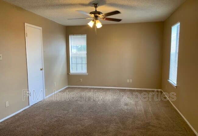 Building Photo - 108 Township Ln