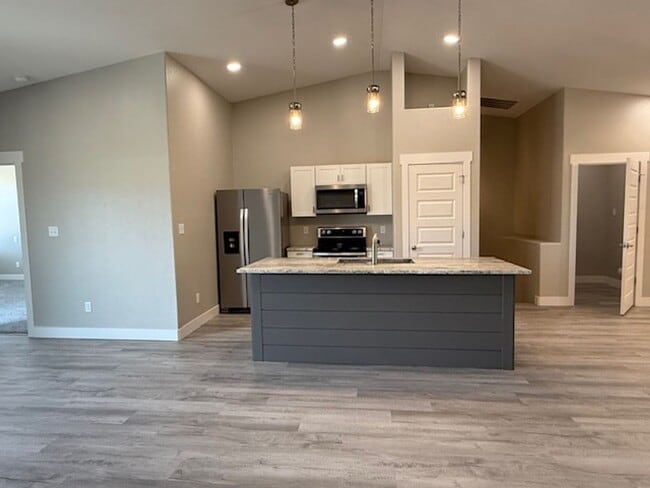 Building Photo - Available Now – Beautiful 3 Bed, 2.5 Bath Townhouse!!!
