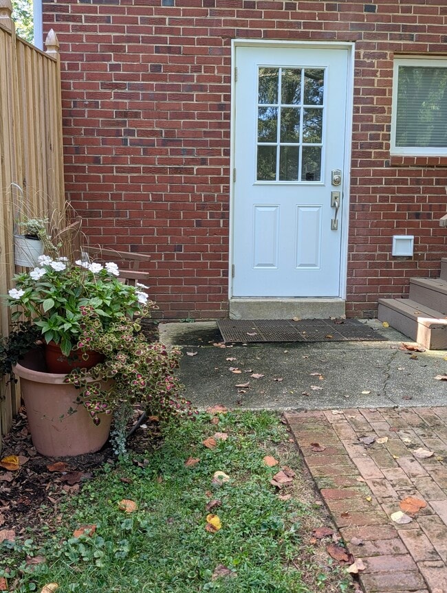 Entrada de la unidad de alquiler - 14519 Dowling Dr