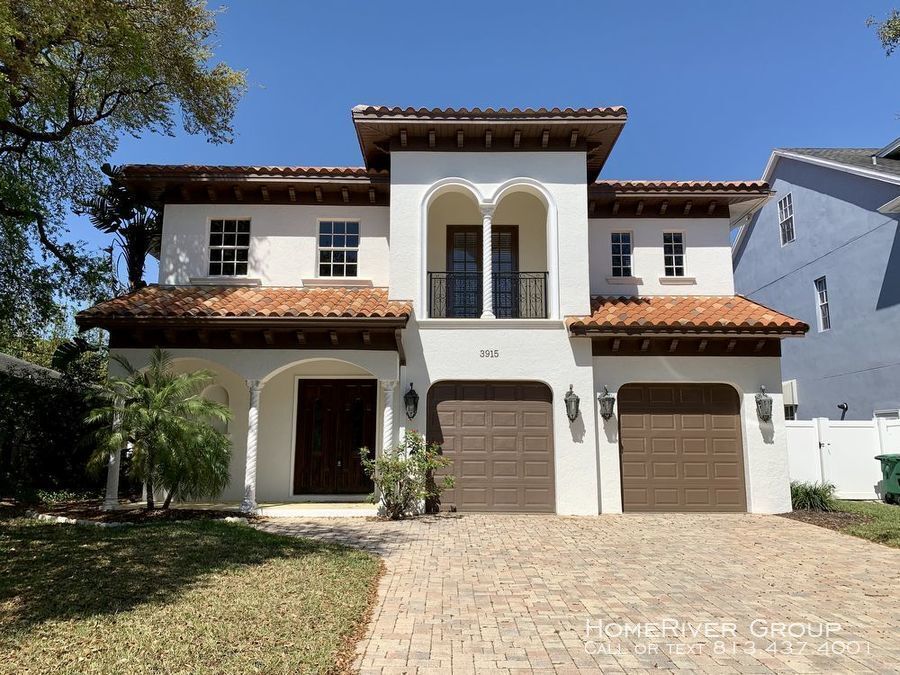 Foto principal - BEAUTIFUL 4 BEDROOM POOL HOME
