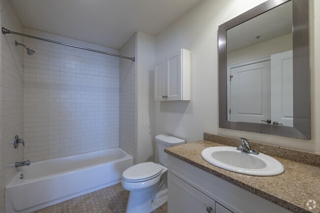 Interior Photo - 1334 Walnut St