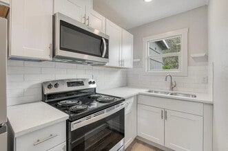 Building Photo - 6026 NE Simpson St