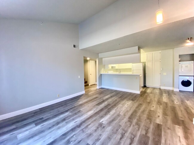 Foto del edificio - Beautifully Remodeled 3-Bedroom Condo! - W...