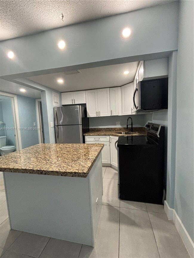 Building Photo - 260 S Cypress Rd