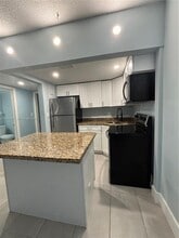 Building Photo - 260 S Cypress Rd