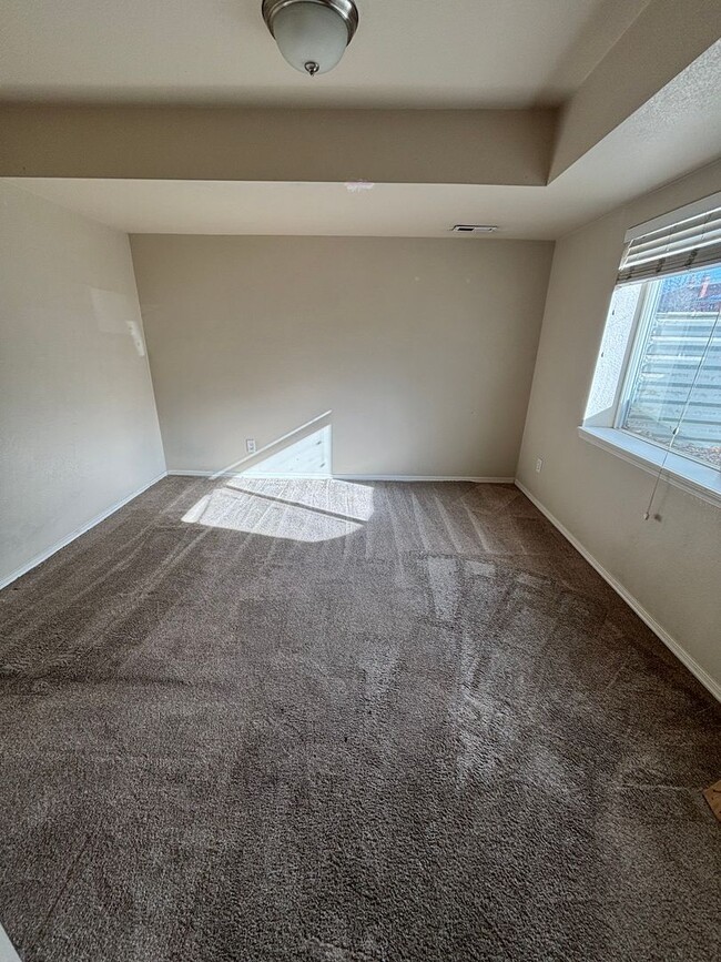 Foto del edificio - 4 Bedroom, 2.5 Bath Townhome in Greeley