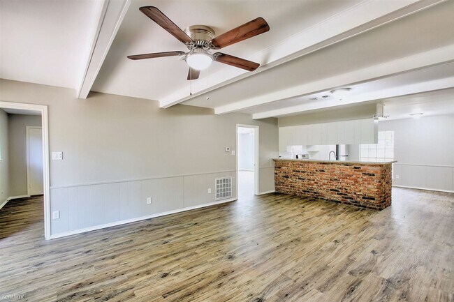 Building Photo - 4 br, 2 bath House - 839 Corydon Dr
