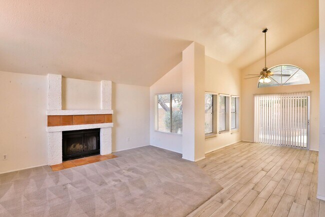 Foto del edificio - 4329 E Woodland Dr
