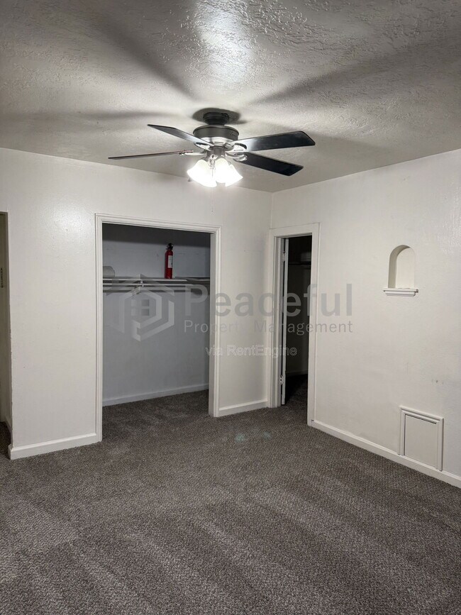 Building Photo - 417 Wall St