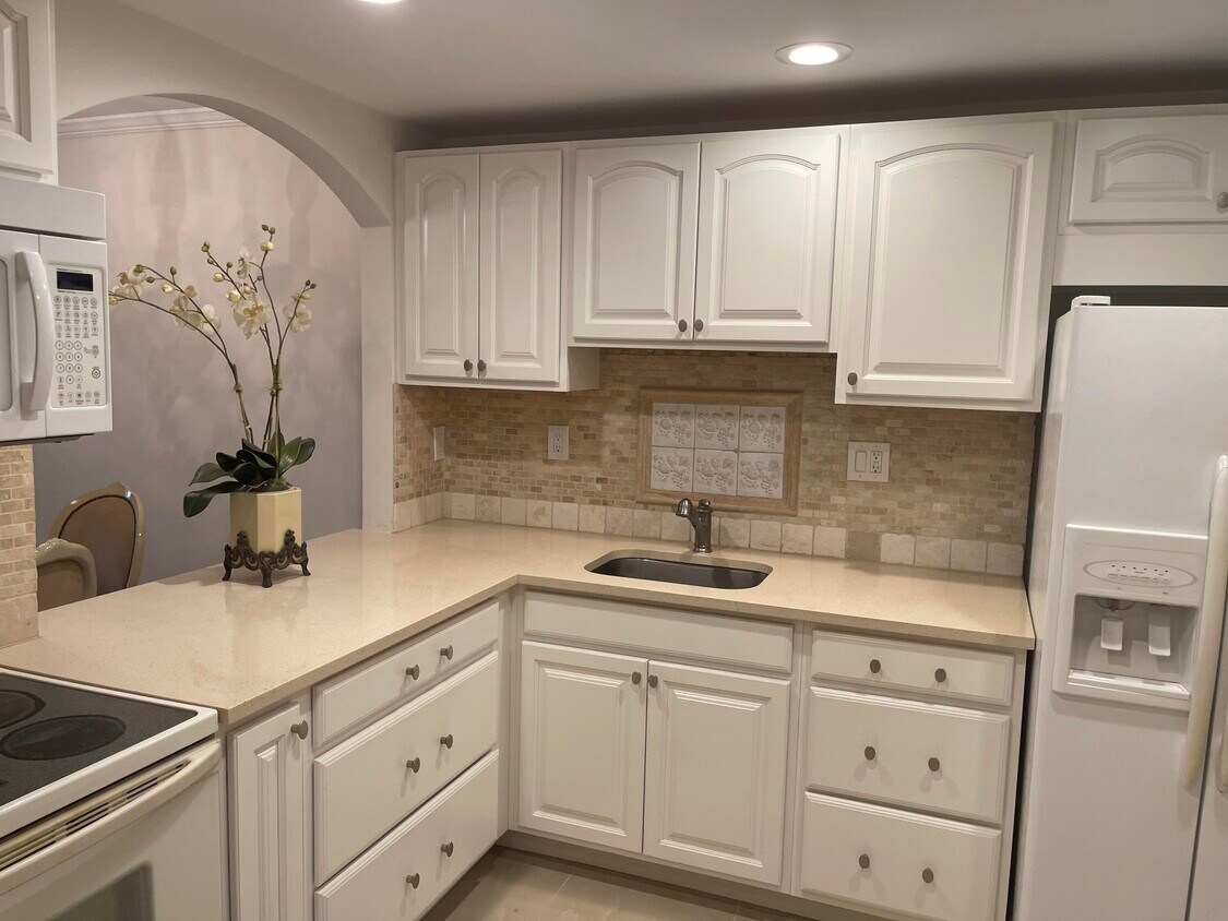 Foto principal - 2615 Garden Dr N