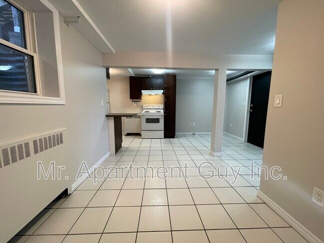 Photo du bâtiment - 16 Kingsway Dr