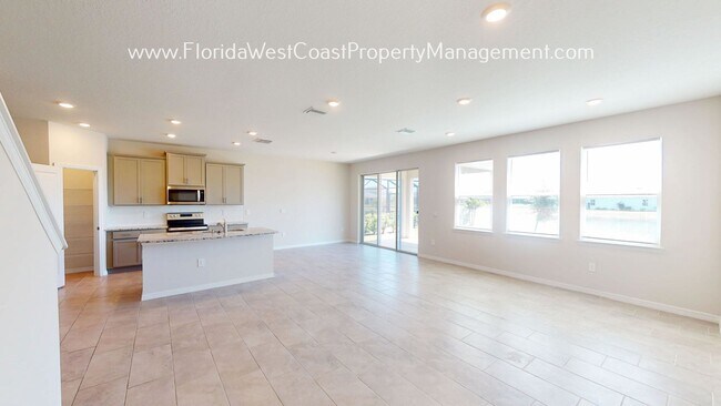 Building Photo - MOVE IN READY! LARGE 4 BEDROOM/3 BATH/ ALL...