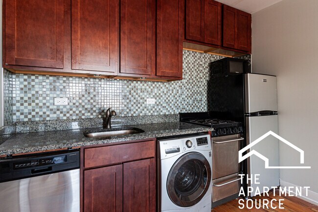 Foto del edificio - 560 W Arlington Pl