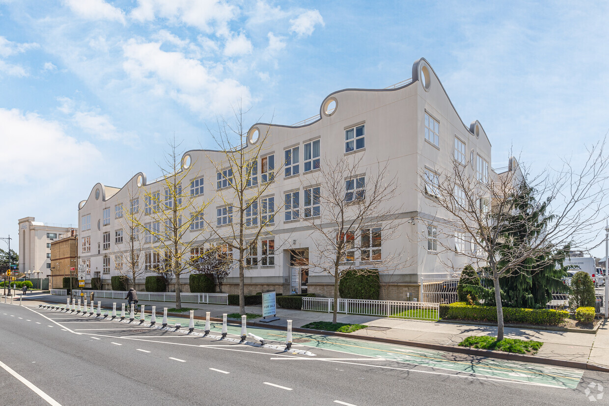 3144 Emmons Ave Brooklyn, NY 11235-1201 - The Breakers at Sheepshead Bay Condominium