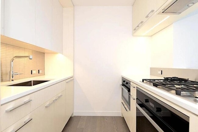 Building Photo - 1 bedroom in New York NY 10002