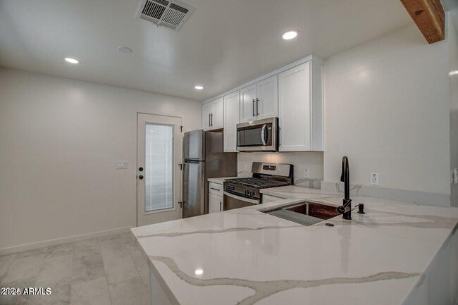 Building Photo - 1411 S Bonarden Ln