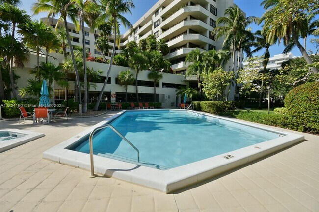Foto del edificio - 170 Ocean Lane Dr