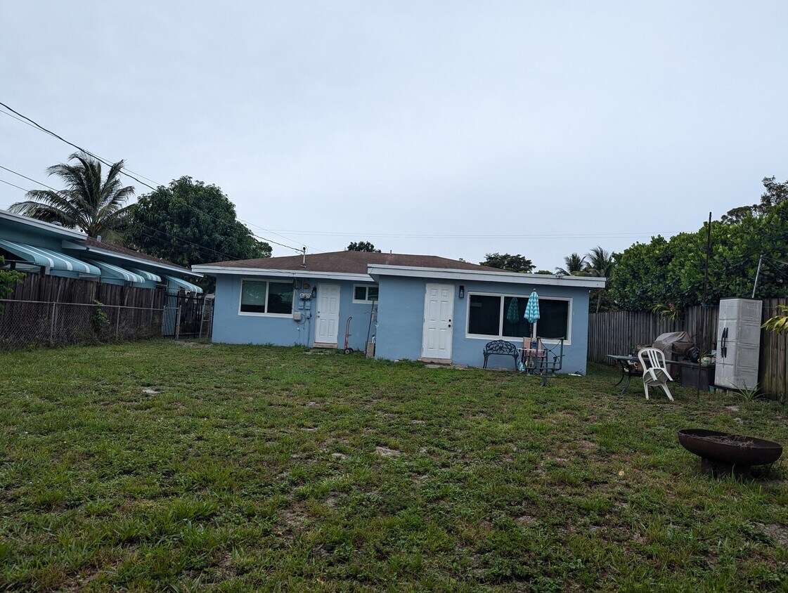 Backyard - gated - 1323 NW 3rd Ave