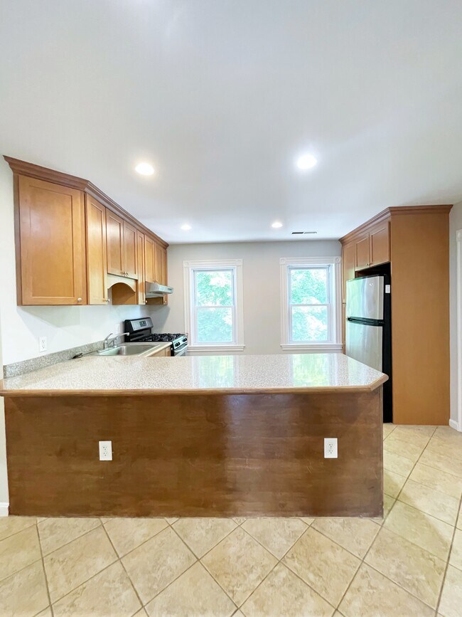 Building Photo - 290 Whitwell St