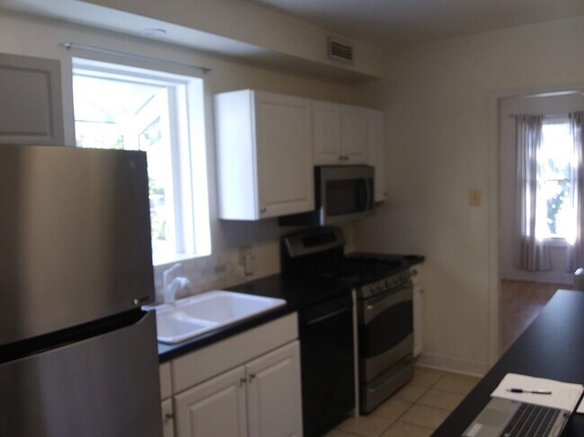 cocina - 1347 Clipper Heights Ave