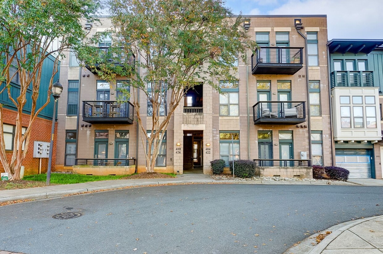 Primary Photo - Freshly Painted South End Condo!