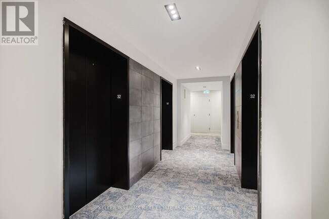 Photo du bâtiment - 430-3430 Square One Dr
