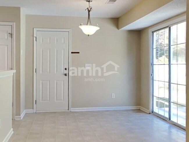 Foto del edificio - 228 Eagle Ridge Rd