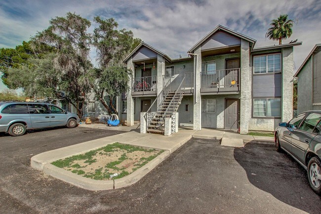 Building Photo - 45 N Phyllis