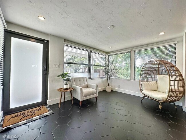 Building Photo - 3 br, 2 bath House - 2029 NE 30th St