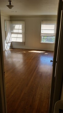 Building Photo - 10664 Kinnard Ave