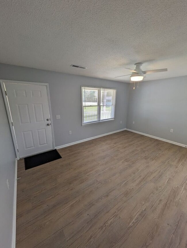 Building Photo - 2BD/1BA Unit in Conover
