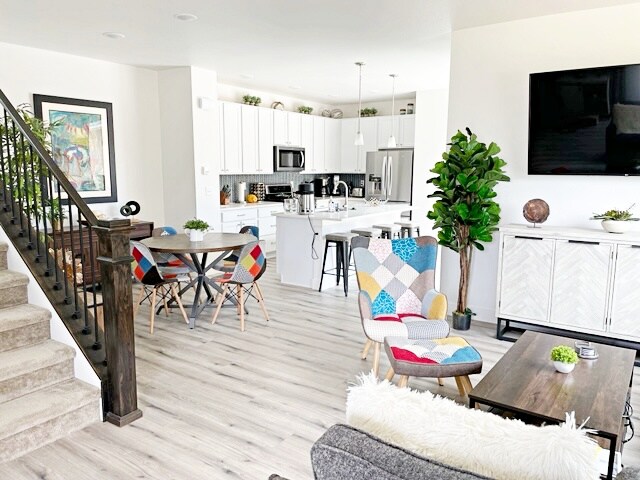 Foto principal - 5919 Denys Dr.