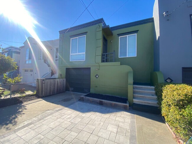 Foto del edificio - Stunning Redesigned Coastal San Francisco Residence with Modern Finishes/ 3 Bedroom & 1 Bathroom/...