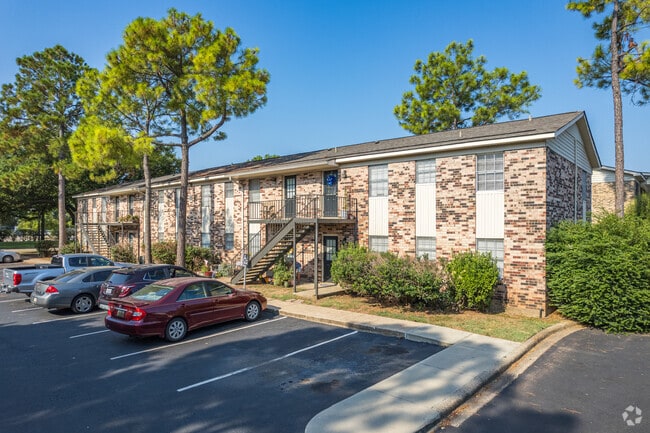 Building Photo - Colonial Plaza Apartments