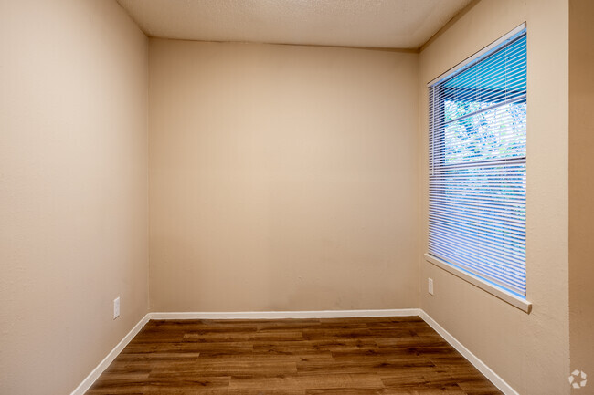 1HAB, 1BA - 561 ft² - Pebble Creek Apartments