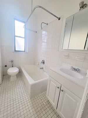 Building Photo - 1 bedroom in BRONX NY 10466