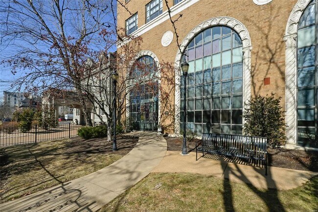 Building Photo - 4901 Washington Ave