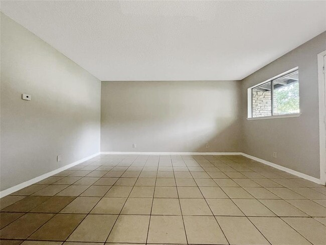 Building Photo - 2503 Cecil Dr