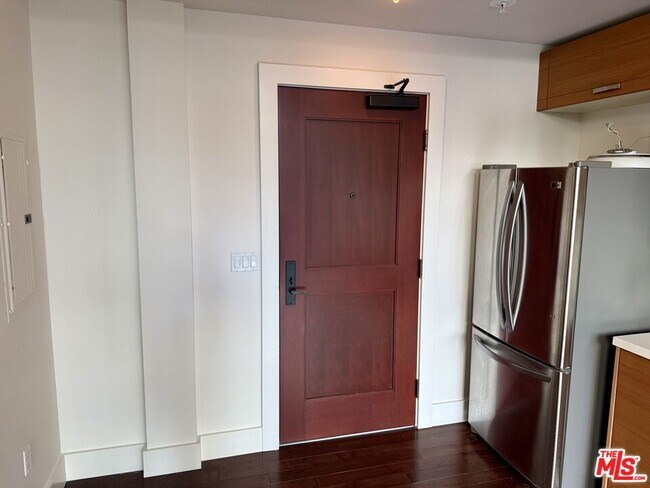 Foto del edificio - 460 S Spring St