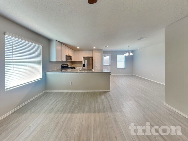 Foto del edificio - 13240 Rosemary Cove