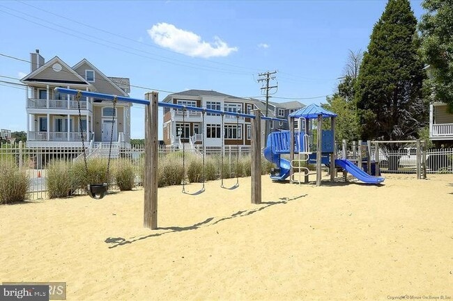 Building Photo - 1330 Washington Dr