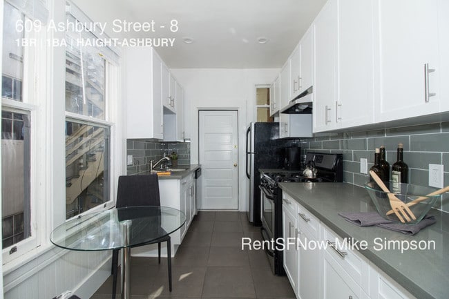 Building Photo - 609 Ashbury St