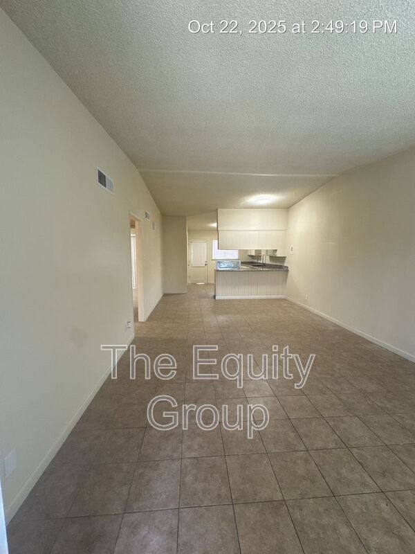 Building Photo - 1140 W Tulare Ave