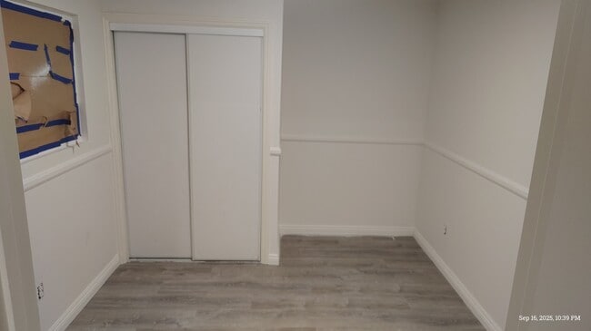 Building Photo - 10613 Hamden Ave